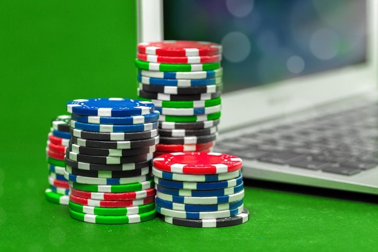 Tangkapan layar aplikasi mega303 slot menampilkan dasbor beranda dengan menu sportsbook, meja dealer, dan permainan slot